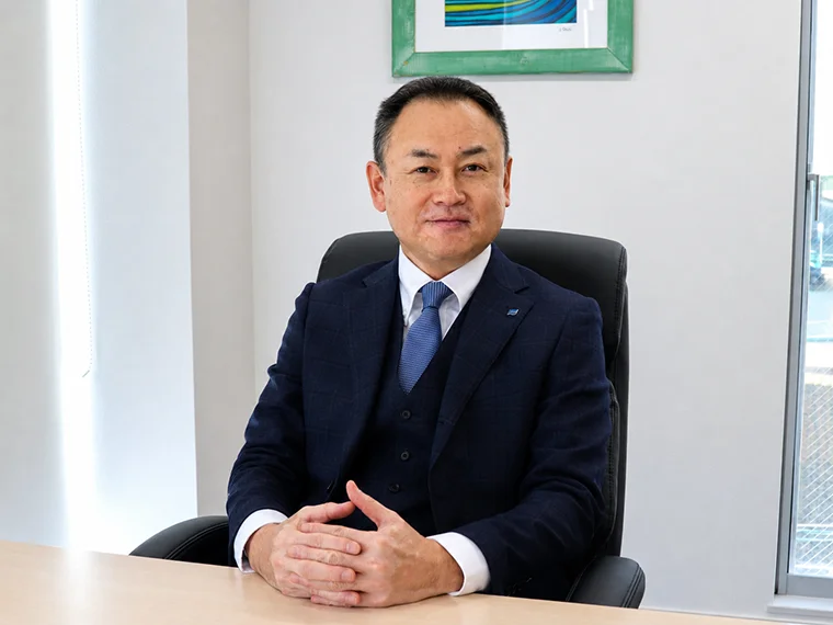 会議室で話す代表取締役社長